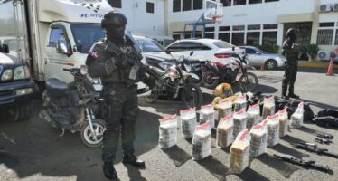 Ocupan 88 paquetes y armas de alto calibre en San Pedro de Macorís