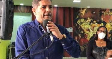 Ministro de Agricultura se reúne con productores de Hato Mayor; promete arreglo caminos y equipos