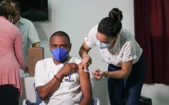 Atletas que asistirán a Tokio reciben segunda dosis de vacuna