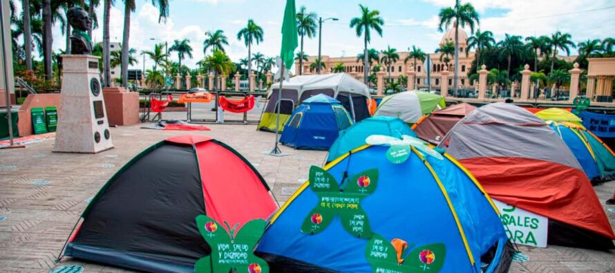 Solicitan prisión preventiva contra mujer que envió brownies con marihuana al campamento por Las 3 Causales