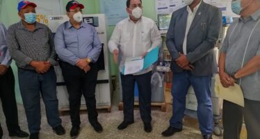 SNS entrega equipos y supervisa hospitales Región Este del país empezando en Hato Mayor