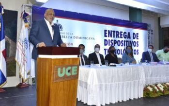 Minerd entrega 55 mil equipos tecnológicos a estudiantes de San Pedro de Macorís