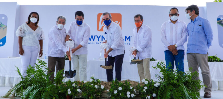 Presidente encabeza primer picazo del proyecto Viva Wyndham Resorts en Miches