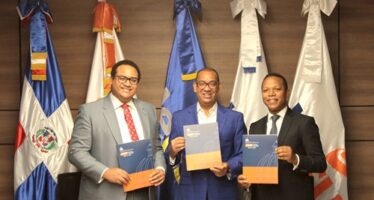 MOPC y las EDES firman acuerdo para iluminar vías públicas urbanas e interurbanas