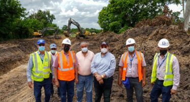 INDRHI inspecciona obras del Este y dialoga con arroceros sobre mejoras al riego