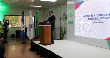 Ministro de Salud Pública imparte conferencia magistral en la Universidad Central del Este