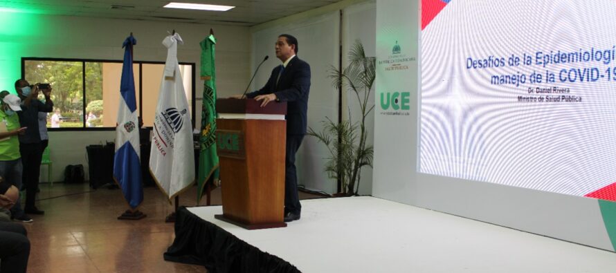 Ministro de Salud Pública imparte conferencia magistral en la Universidad Central del Este