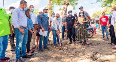 Alcaldía de Hato Mayor del Rey da primer picazo para construcción de áreas recreativas