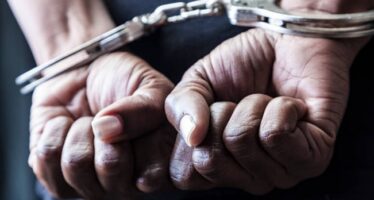 Policía detiene un hombre acusado de ultimar a otro en el Municipio Consuelo