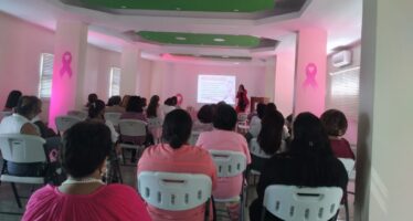 Realizan conferencia sobre prevención de cáncer de mama en Hato Mayor