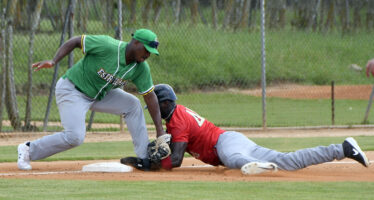 Estrellas pierden juego de fogueo ante Escogido