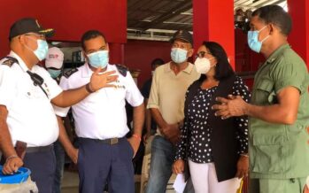 Gobernadora de Hato Mayor entrega equipos y utilerías a cuerpos de bomberos