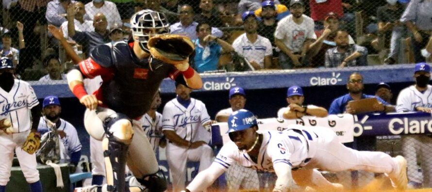 Licey supera al Escogido en el inicio torneo de béisbol Lidom 2021-22