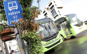 Pasajeros deberán mostrar tarjeta de vacunación a partir del lunes 18 de octubre