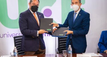 UCE y el MESCyT firman acuerdo para otorgar becas en Técnico Superior