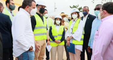 Vicepresidenta y director SNS supervisan hospitales del Este