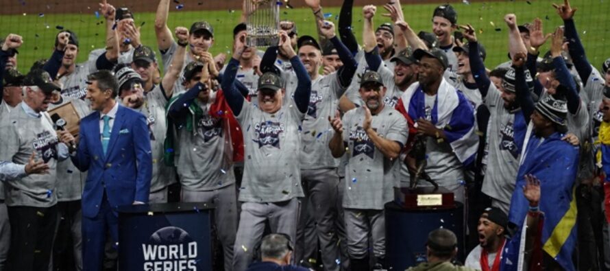 ¡Bravos campeones por 1ra vez desde 1995!; Soler, Swanson y Freeman pegan H4