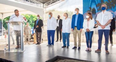 Alcaldía de SPM y Gobierno dan primer picazo para construcción de entrada San Pedro-Santo Domingo