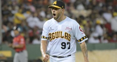 Águilas y Maya blanquearon a los Leones del Escogido 6-0