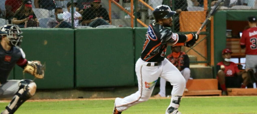 Toros del Este vencen 9-7 a los Leones del Escogido