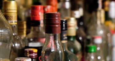 Autoridades flexibilizan horario de venta y expendio de bebidas alcohólicas