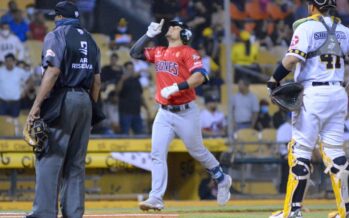 Leones vencen Águilas en fiesta de batazos