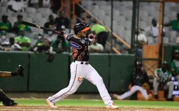 Toros blanquean a las Estrellas en el Corral