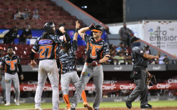 Toros cortan mala racha con paliza sobre Gigantes