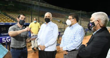 Instalan moderno sistema de iluminación en el Estadio Quisqueya