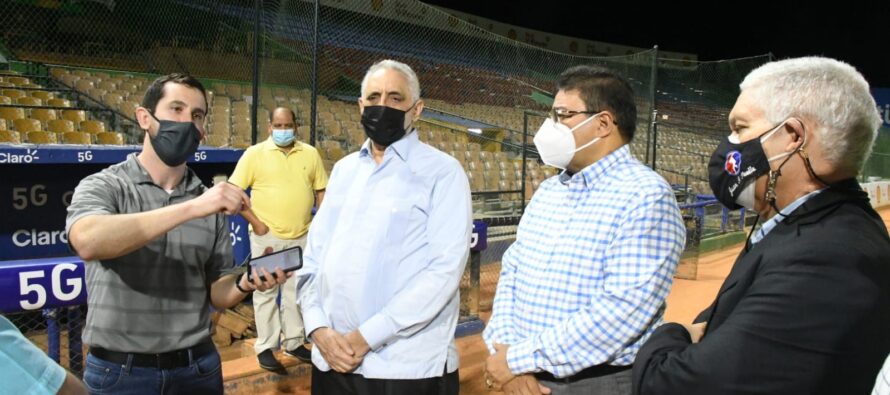 Instalan moderno sistema de iluminación en el Estadio Quisqueya