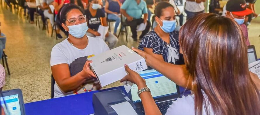 Educación concluye con entrega de dispositivos tecnológicos para la Regional 05 de SPM