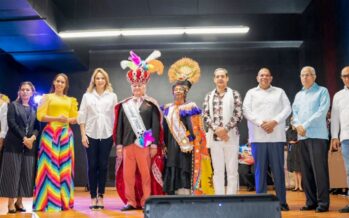 Ministra de Cultura corona a Cuquín Victoria y Marily Gallardo como rey y reina del Desfile Nacional de Carnaval 2022