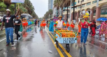 Desfile Nacional del Carnaval congregó unos 10 mil carnavaleros en comparsas, carrozas y personajes