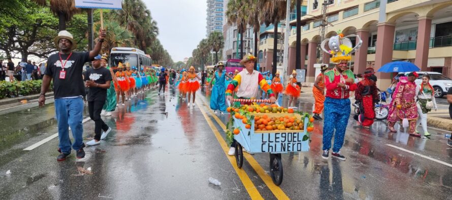 Desfile Nacional del Carnaval congregó unos 10 mil carnavaleros en comparsas, carrozas y personajes