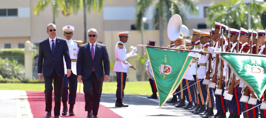 Presidente Abinader recibe a su homólogo de Colombia, Iván Duque, e inician agenda de trabajo