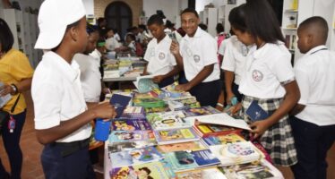 Libros gratis para miles de niños que acuden a la Feria del Libro 2022