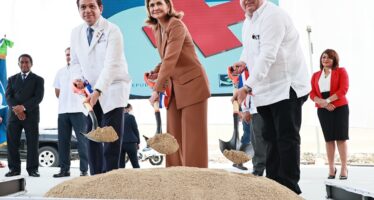 Vicepresidenta deja iniciado trabajos remozamiento en Hospital de la Mujer