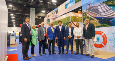 RD inaugura Stand en feria de cruceros en Miami