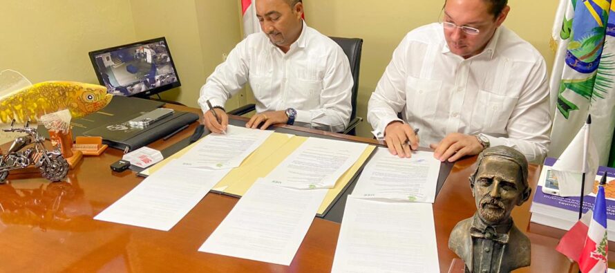 Distrito Municipal de Verón Punta Cana y la UCE firman acuerdo