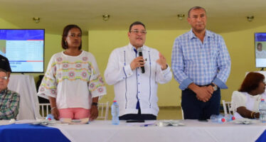 Ministro de Deportes anuncia la construcción y reparación de obras en El Seibo