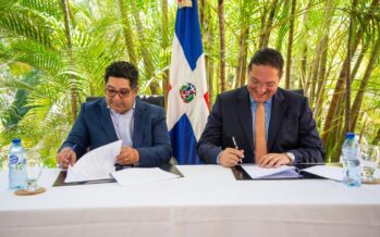 UCE y la empresa Salud Bucal del Grupo Read, firman convenio interinstitucional