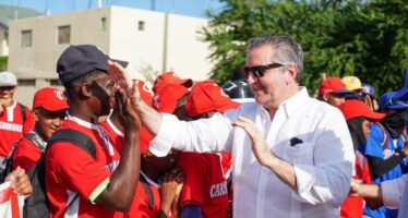 Neney Cabrera inaugura Torneo de Béisbol Propeep con participación de 48 ligas