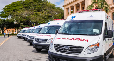 Gobierno entrega 30 ambulancias equipadas para fortalecer los servicios de emergencias interhospitalarias