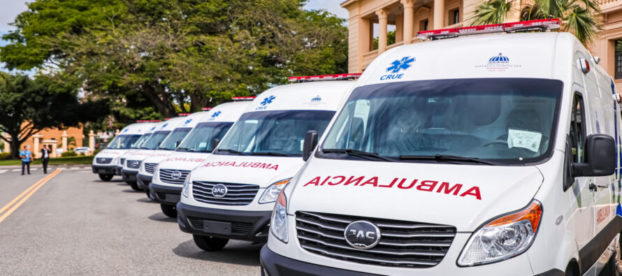 Gobierno entrega 30 ambulancias equipadas para fortalecer los servicios de emergencias interhospitalarias