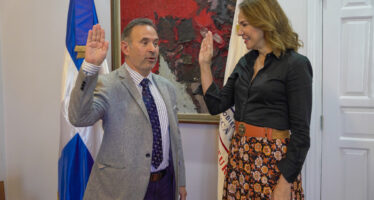 Ministra de Cultura juramenta a Carlos Veitía como director general del Teatro Nacional