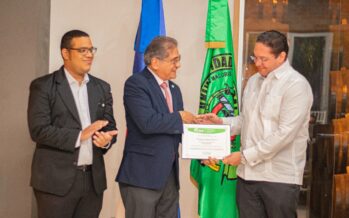 Carrera Ingeniería Industrial de la UCE recibe acreditación internacional