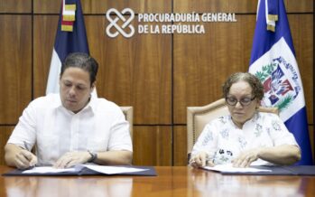 Germán Brito firma convenio que traspasa al Ministerio de la Vivienda la construcción de centros carcelarios