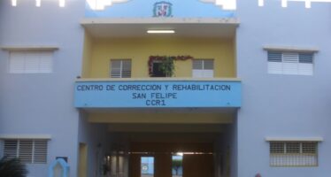 Autoridades intervienen cárcel de Puerto Plata y ocupan drogas, armas blancas y celulares