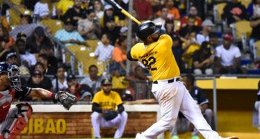 Con jonrón de Ronny, Águilas vencen Leones y siguen en segundo lugar