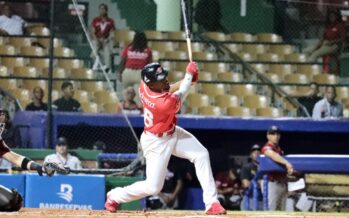 Leones vencen a Gigantes y ganan su primer juego de la temporada